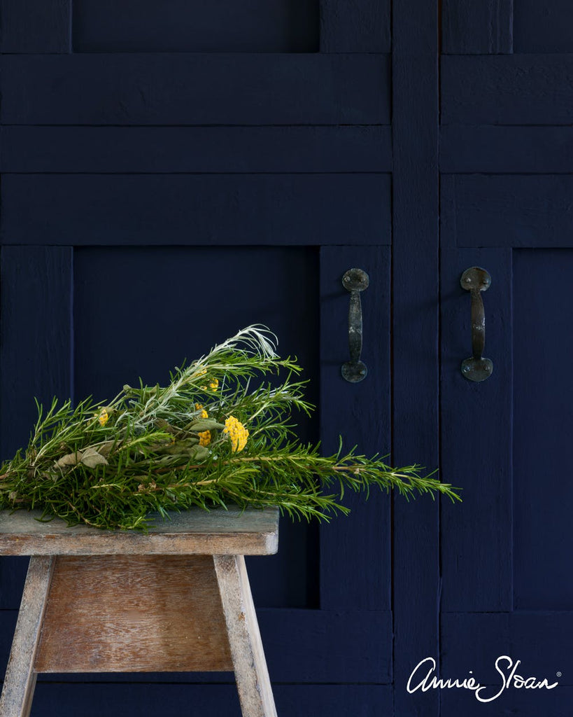 Oxford Navy Chalk Paint by Annie Sloan - 120ml Project Pot